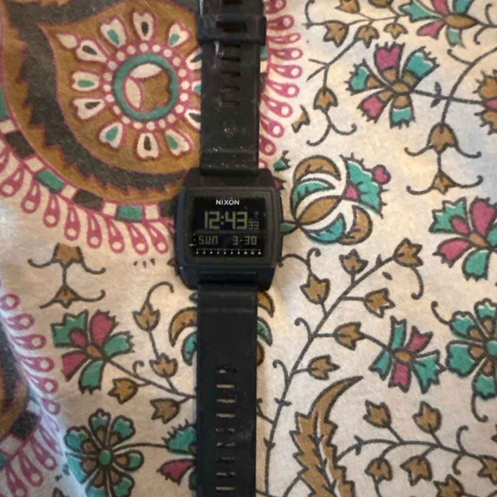 Hardly worn very nice watch not really my style.